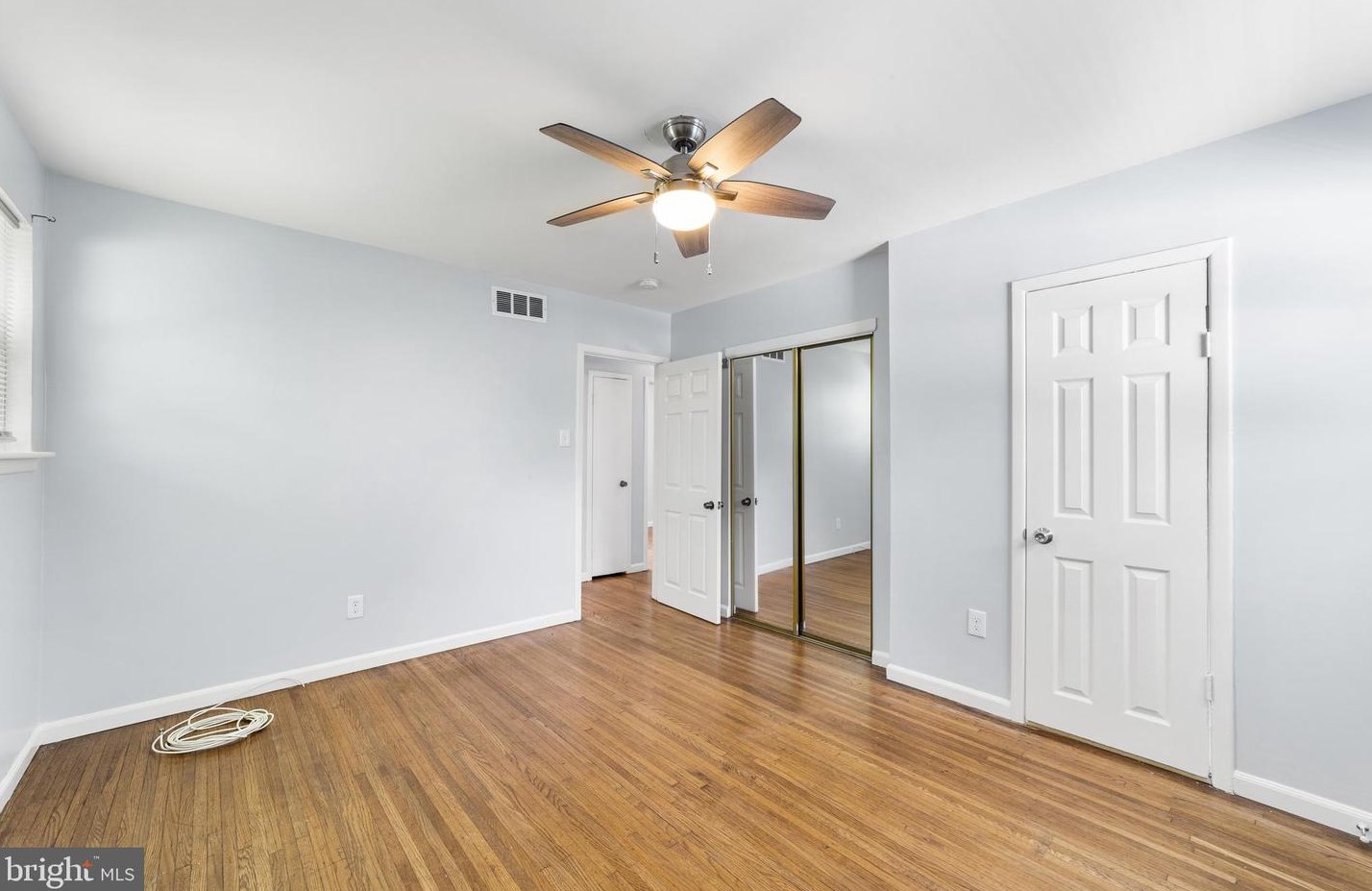 8413 Stow Rd, Camden NJ 08110-3337 exterior