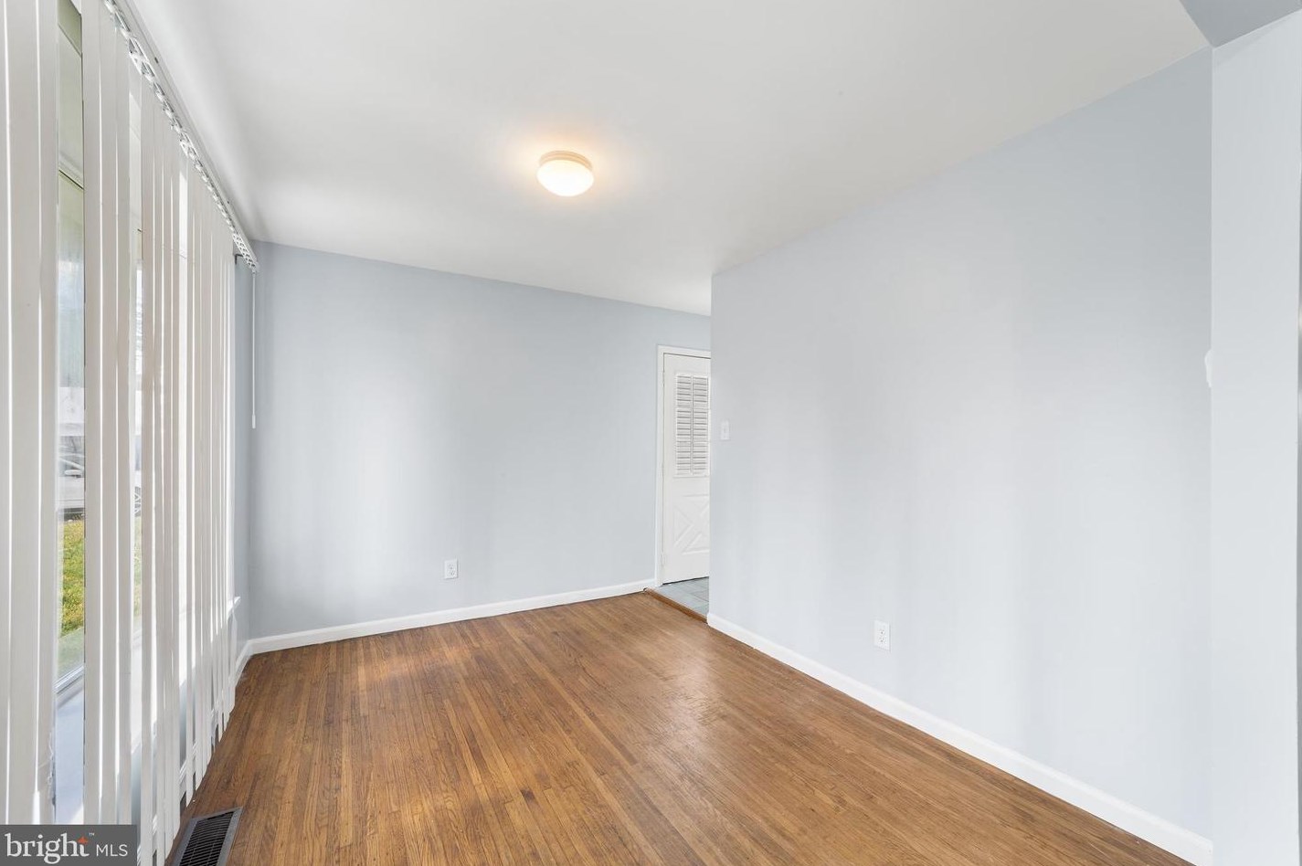 8413 Stow Rd, Camden NJ 08110-3337 exterior