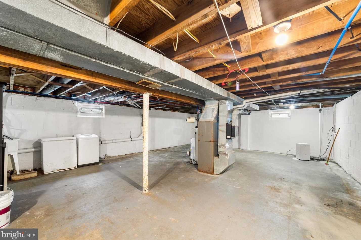 8413 Stow Rd, Camden NJ 08110-3337 exterior