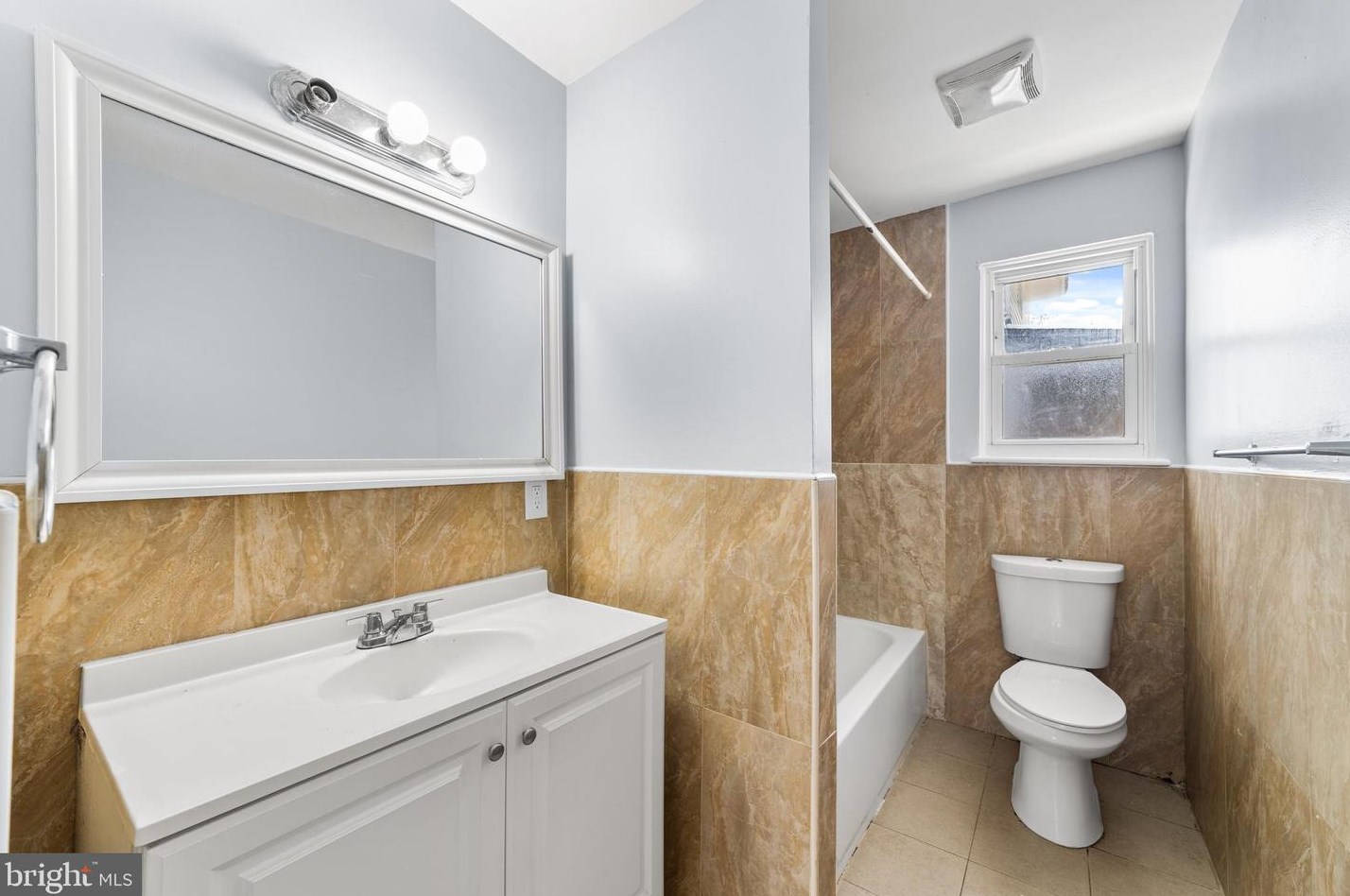 8413 Stow Rd, Camden NJ 08110-3337 exterior