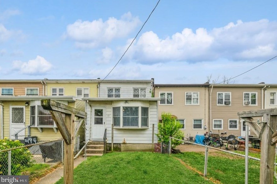 617 Division St, Gloucester NJ 08030-2335 exterior