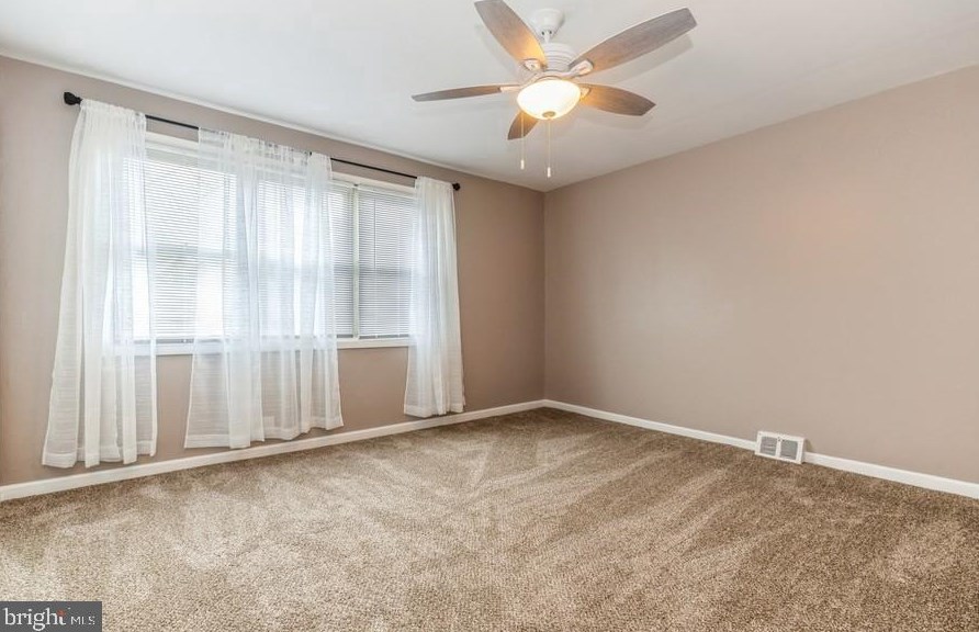 617 Division St, Gloucester NJ 08030-2335 exterior