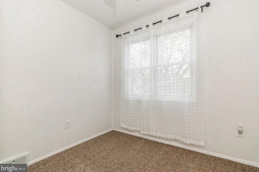 617 Division St, Gloucester NJ 08030-2335 exterior