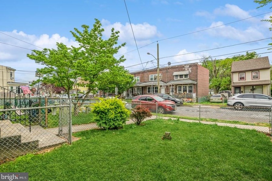 617 Division St, Gloucester NJ 08030-2335 exterior