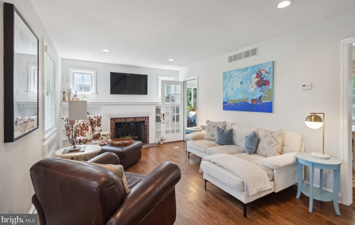 110 Homestead Ave, Tavistock NJ 08033-2731 exterior