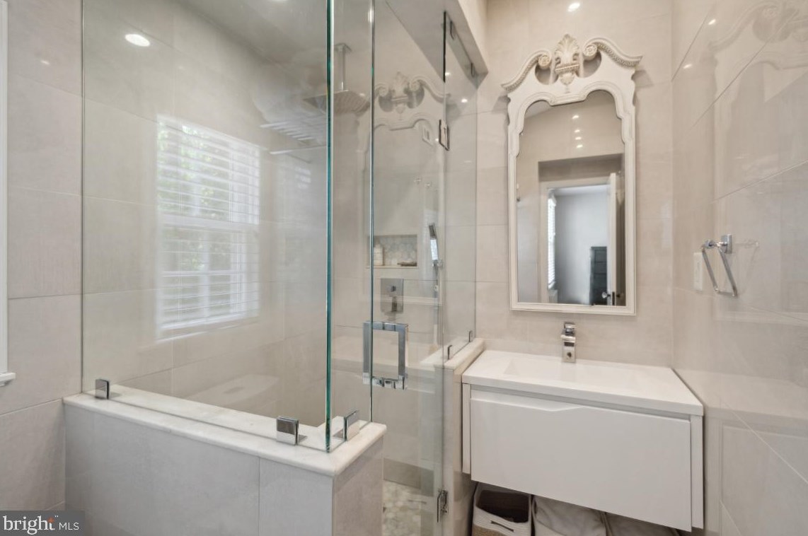 110 Homestead Ave, Tavistock NJ 08033-2731 exterior