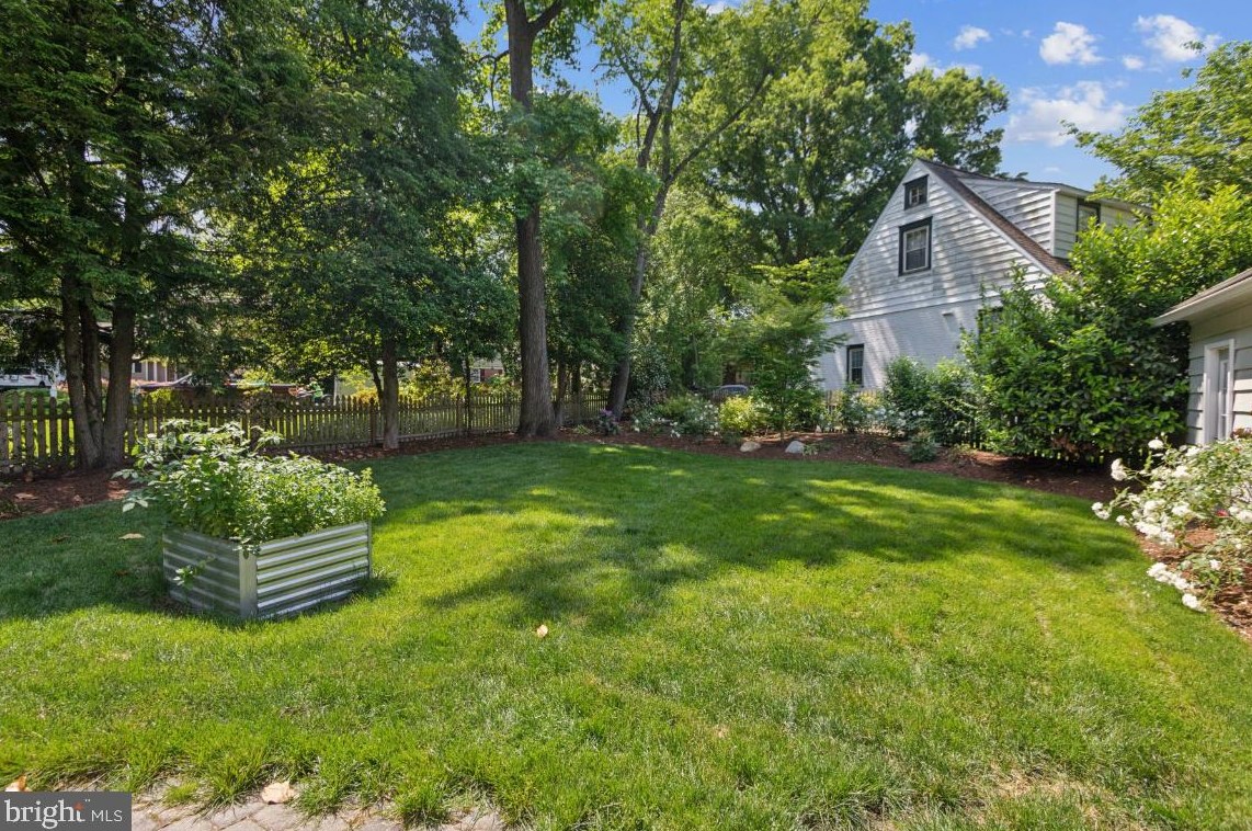 110 Homestead Ave, Tavistock NJ 08033-2731 exterior