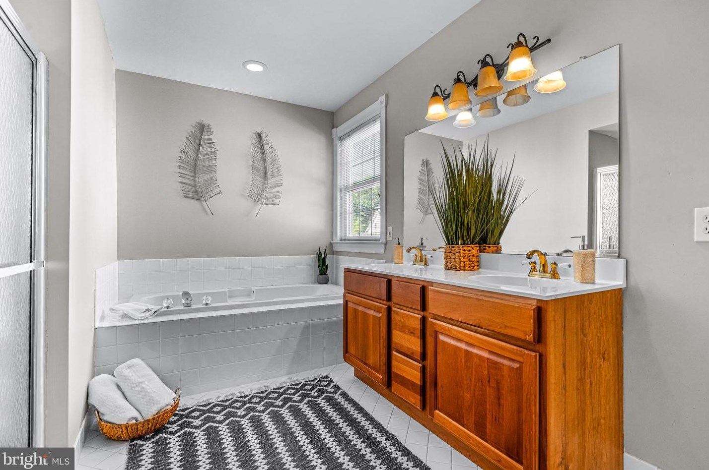 213 Park Ave, Haddonfield NJ 08033-1639 exterior