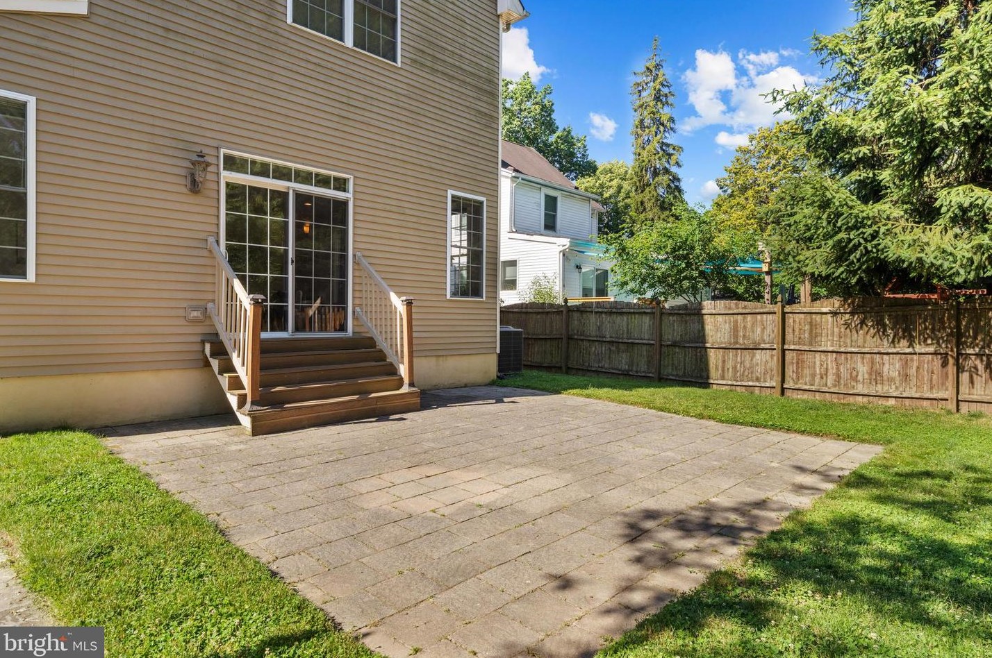 213 Park Ave, Haddonfield NJ 08033-1639 exterior