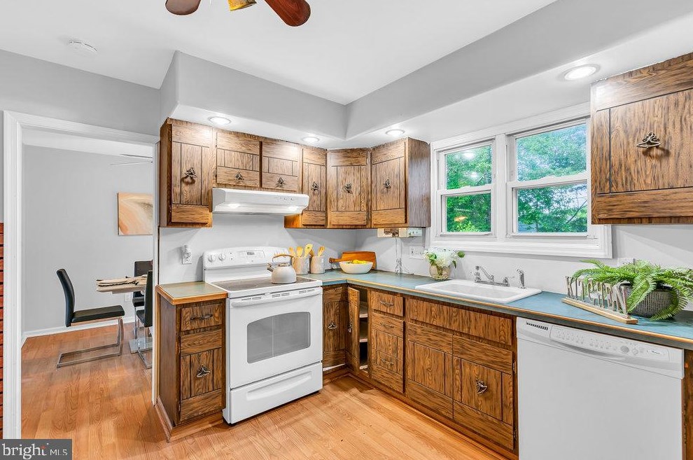 8421 Stow Rd, Camden NJ 08110-3337 exterior