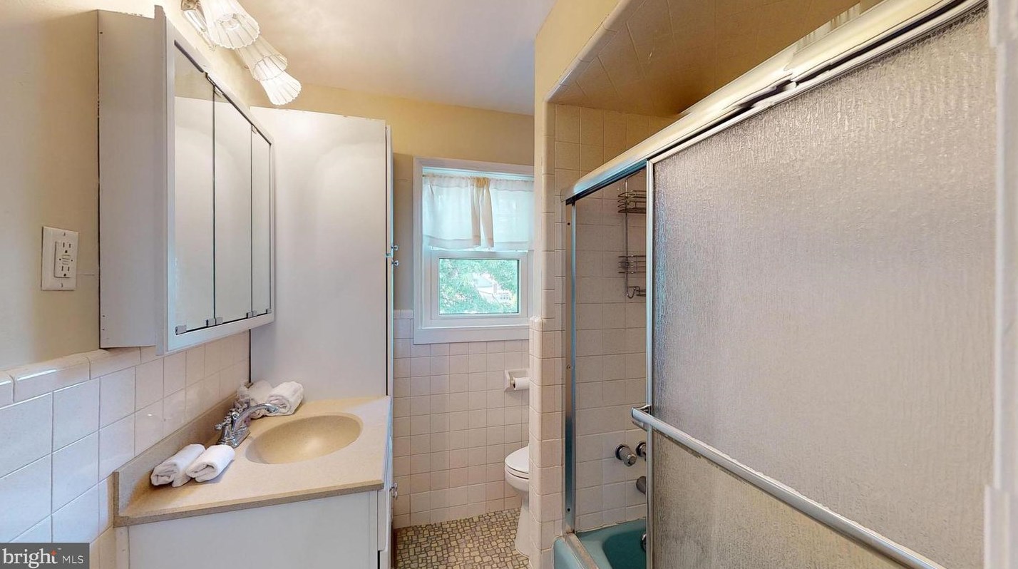 154 Oakland Ave, Camden NJ 08107-1211 exterior