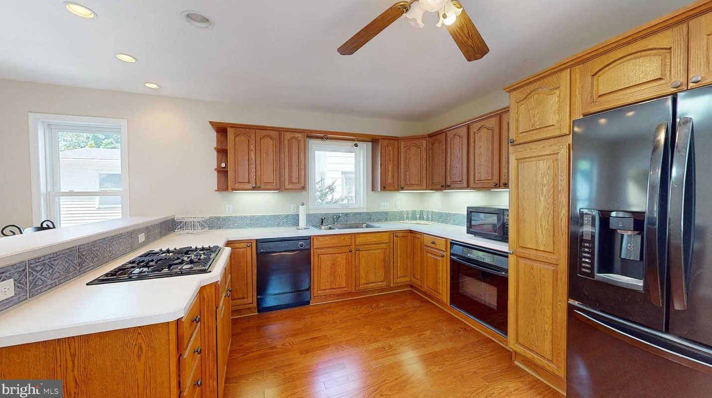 154 Oakland Ave, Camden NJ 08107-1211 exterior