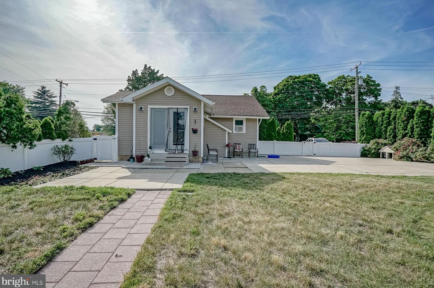 1891 Erial Clementon Rd, Erial NJ 08081-9670 exterior