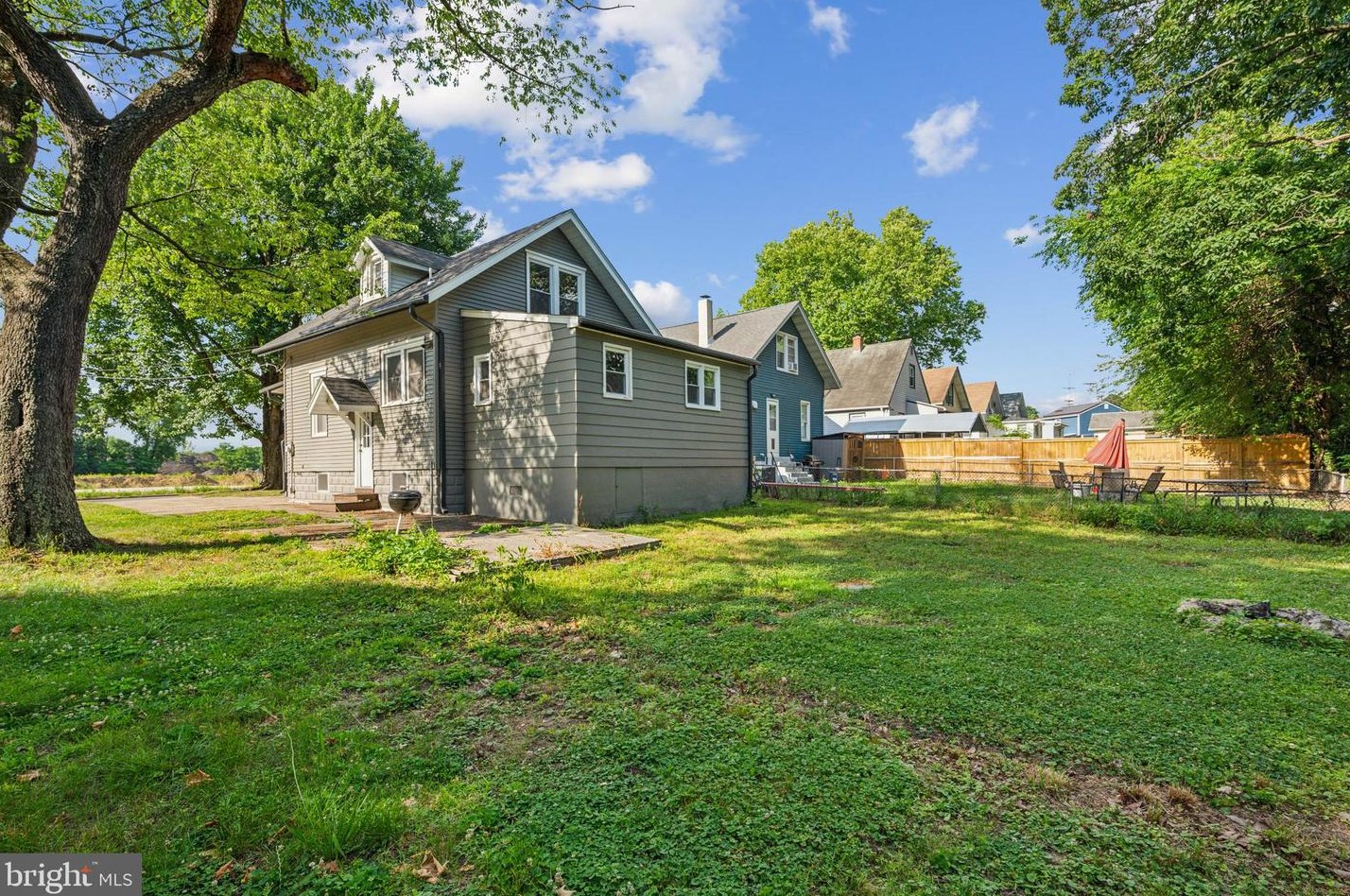 459 Cv Rd, Camden NJ 08110-3512 exterior