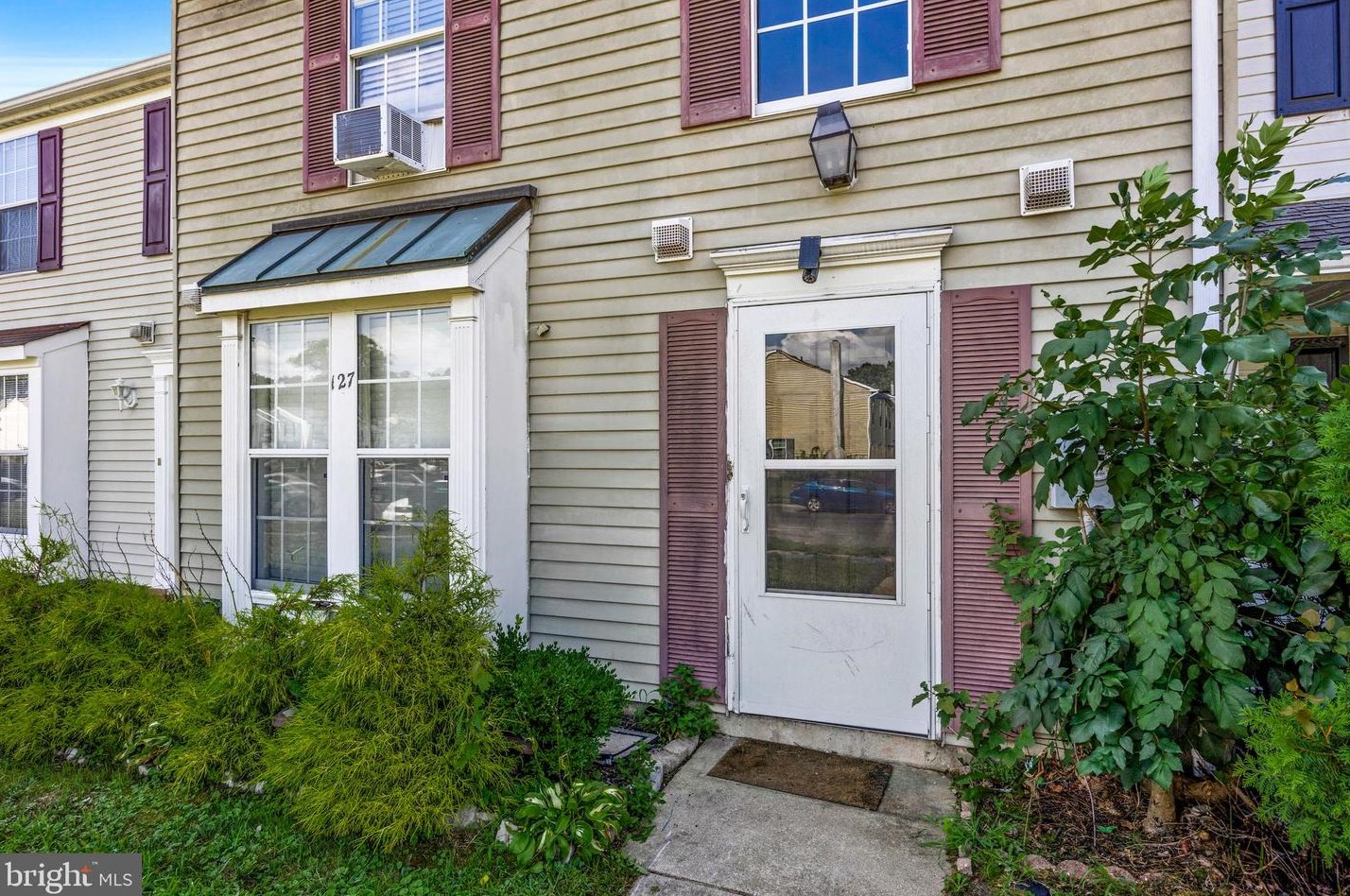 127 Villa Knoll Ct, Erial NJ  08081-2921 exterior