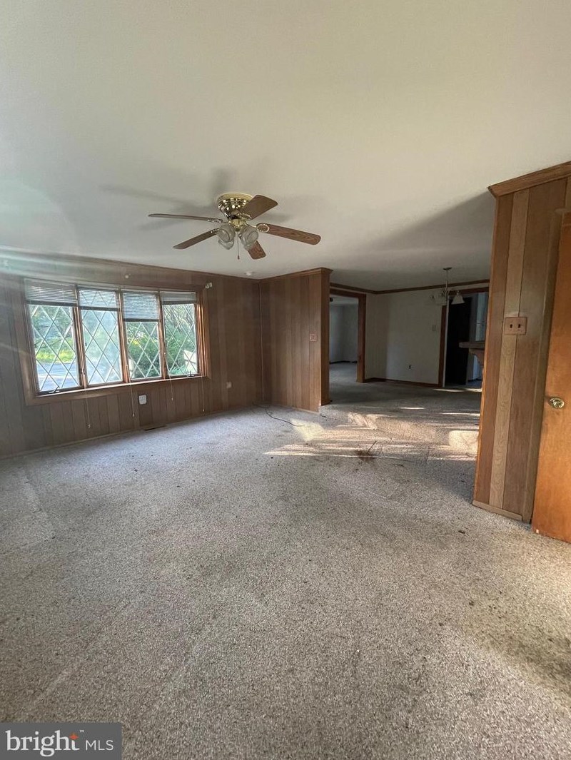 214 Cross Keys Rd, Berlin Boro NJ  08009-9450 exterior