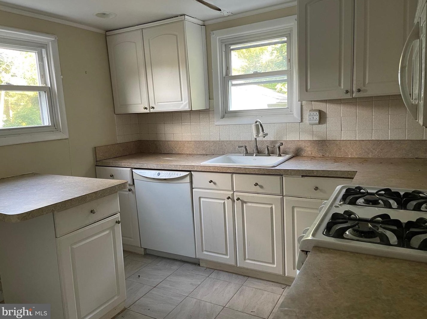 214 Cross Keys Rd, Berlin Boro NJ  08009-9450 exterior