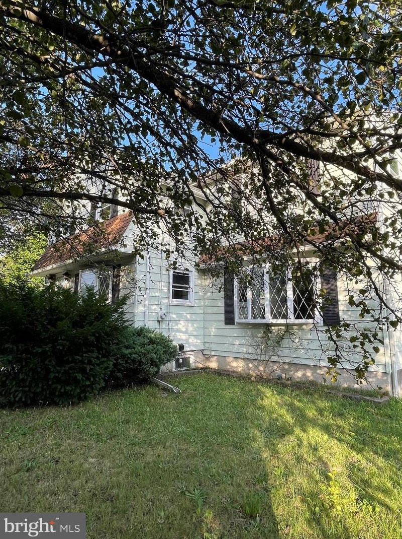 214 Cross Keys Rd, Berlin Boro NJ  08009-9450 exterior