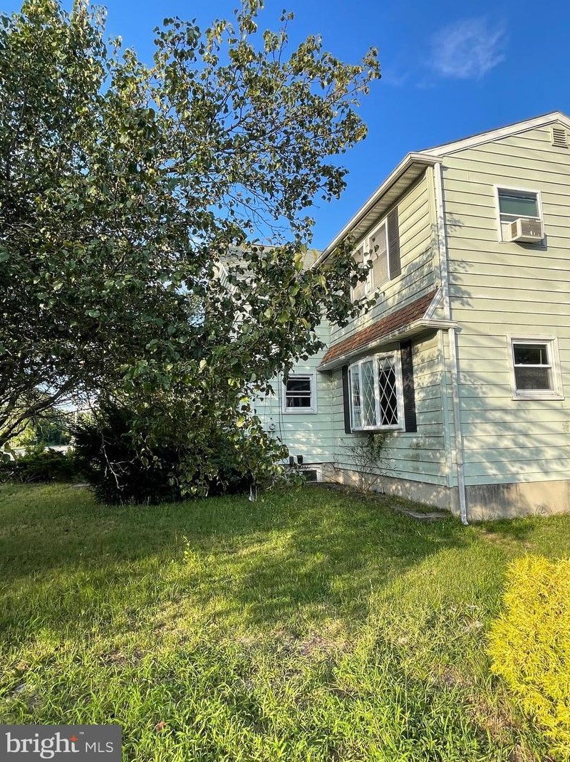 214 Cross Keys Rd, Berlin Boro NJ  08009-9450 exterior