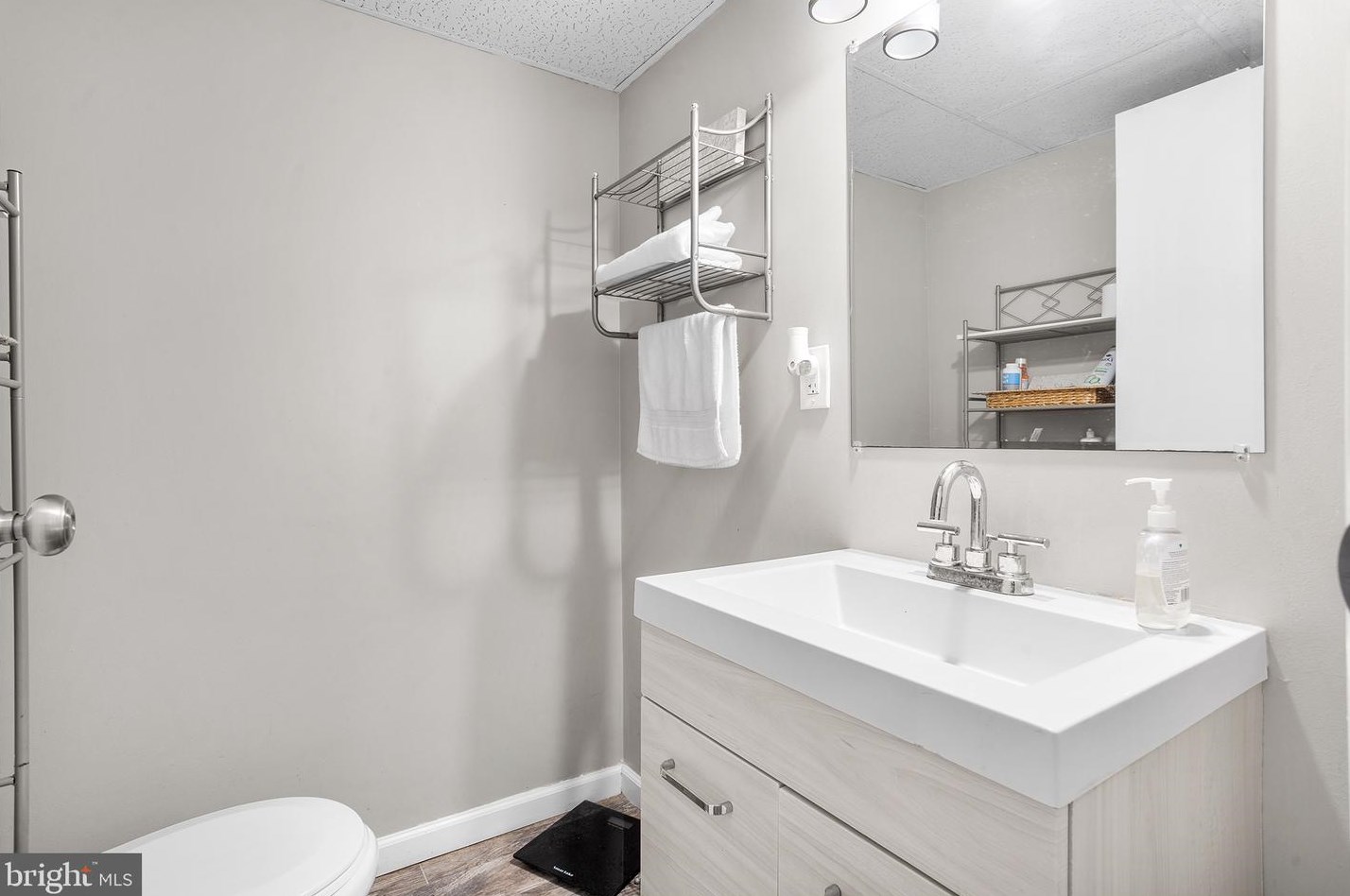 2633 Finlaw Ave, Camden NJ 08109-3117 exterior