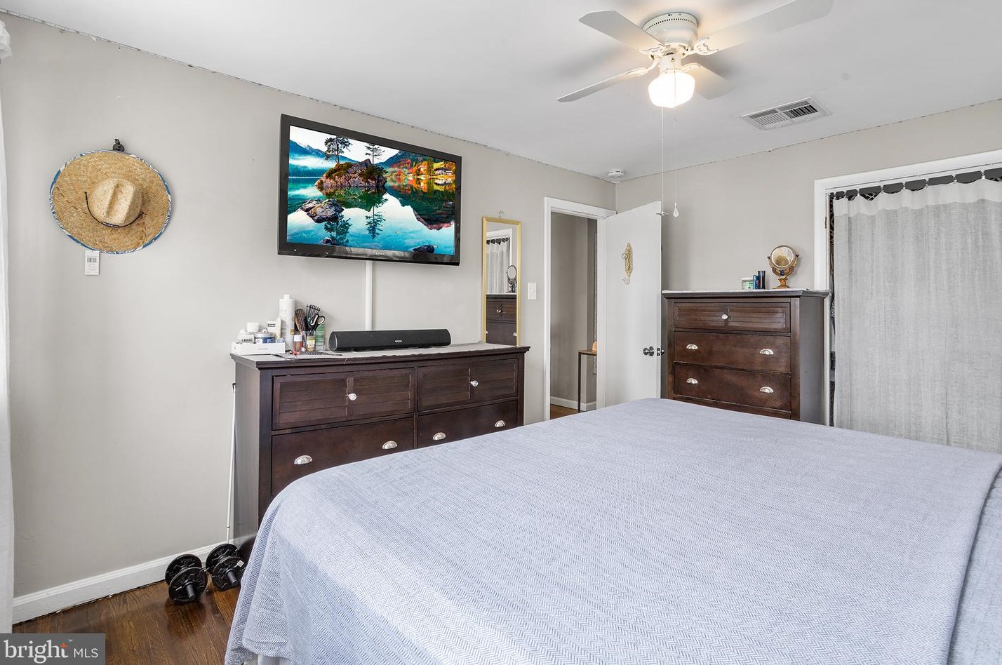 2633 Finlaw Ave, Camden NJ 08109-3117 exterior