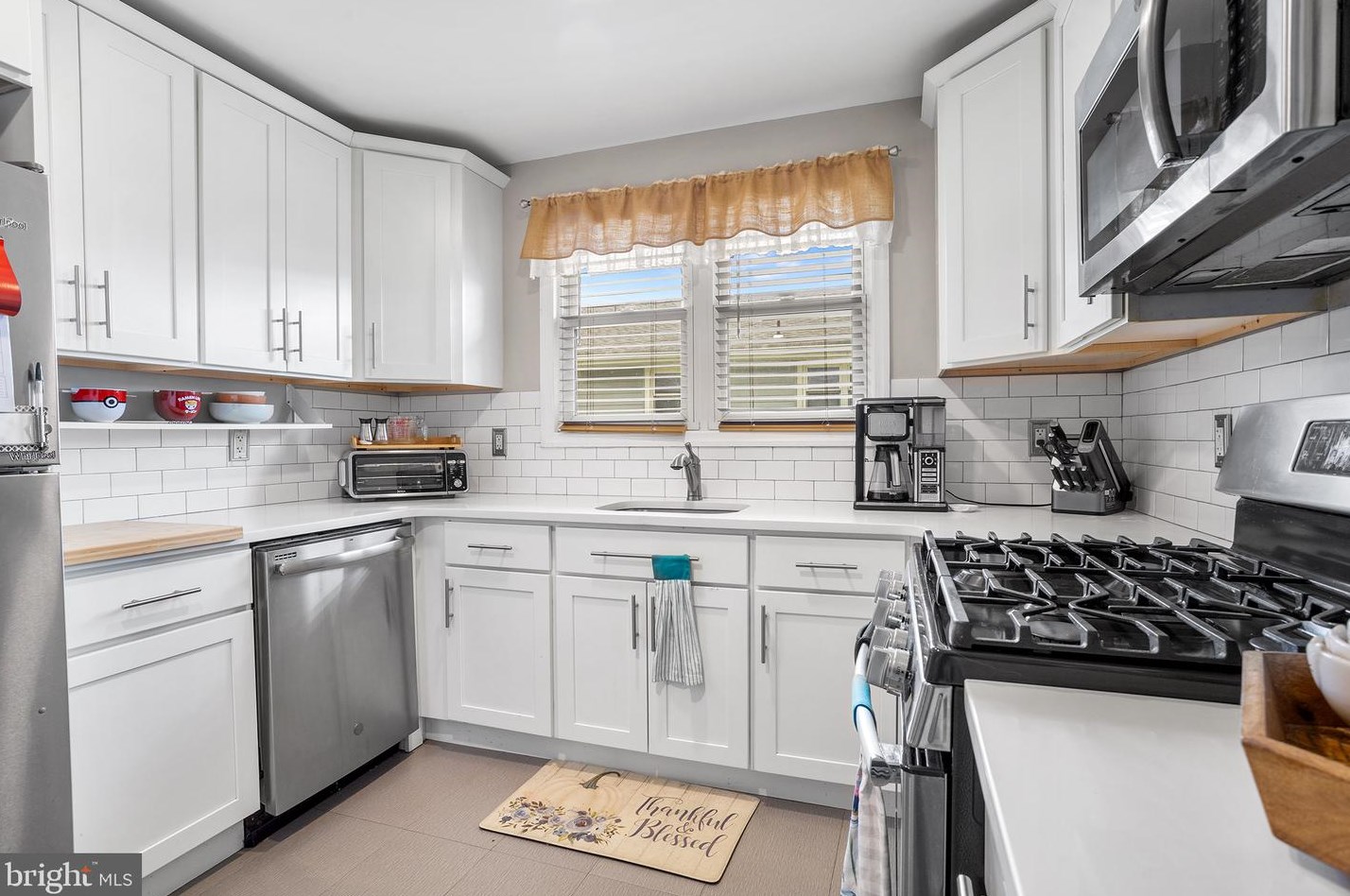 2633 Finlaw Ave, Camden NJ 08109-3117 exterior