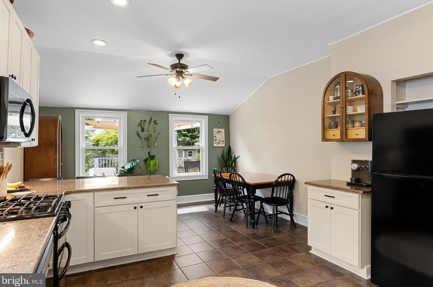 6348 Irving Ave, Camden NJ 08109-2419 exterior