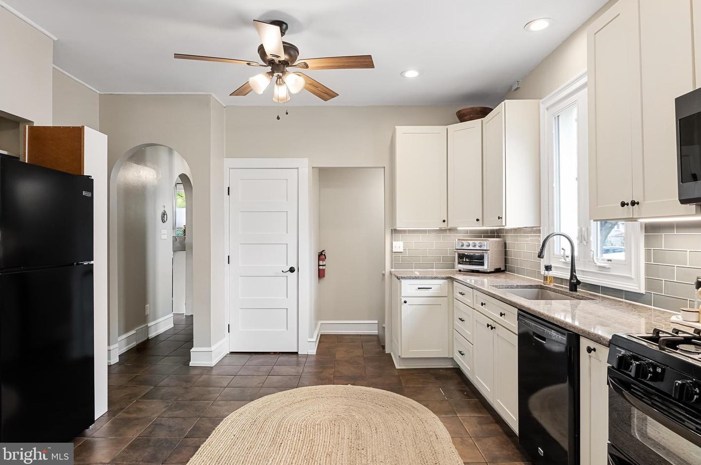 6348 Irving Ave, Camden NJ 08109-2419 exterior