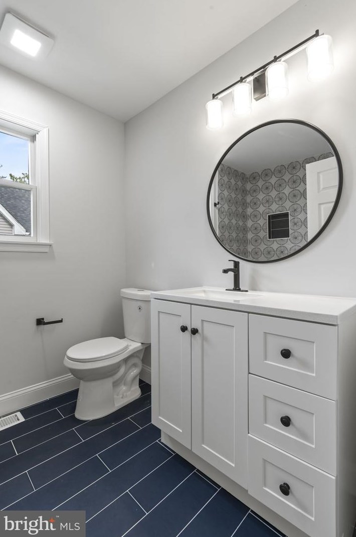 307 Cooper St, Camden NJ  08102-1116 exterior