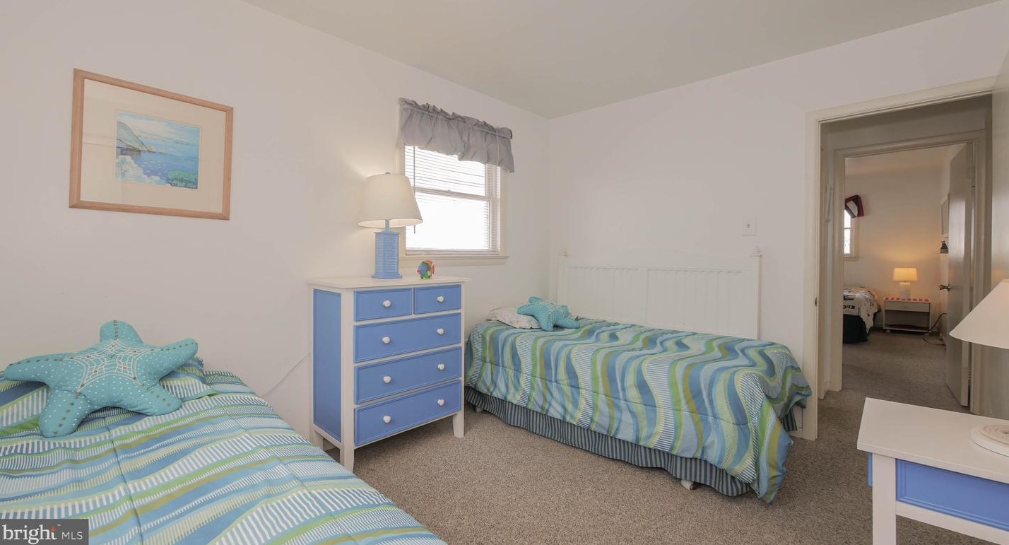 308 33rd St, Ocean City NJ  08226-2020 exterior