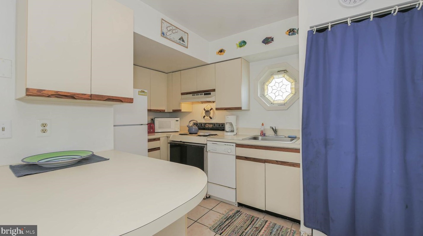 308 33rd St, Ocean City NJ  08226-2020 exterior