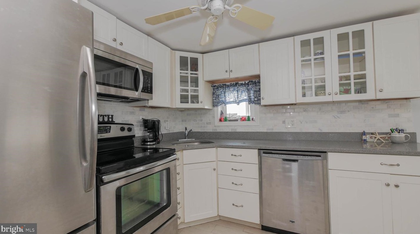 308 33rd St, Ocean City NJ  08226-2020 exterior