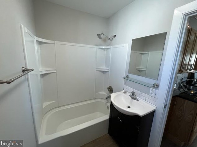 100 Poplar Ave, Wildwood Crest NJ  08260-5250 exterior