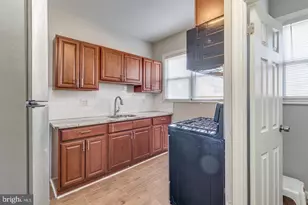 222 E Burk Ave, Wildwood, NJ 08260 - Photo 5