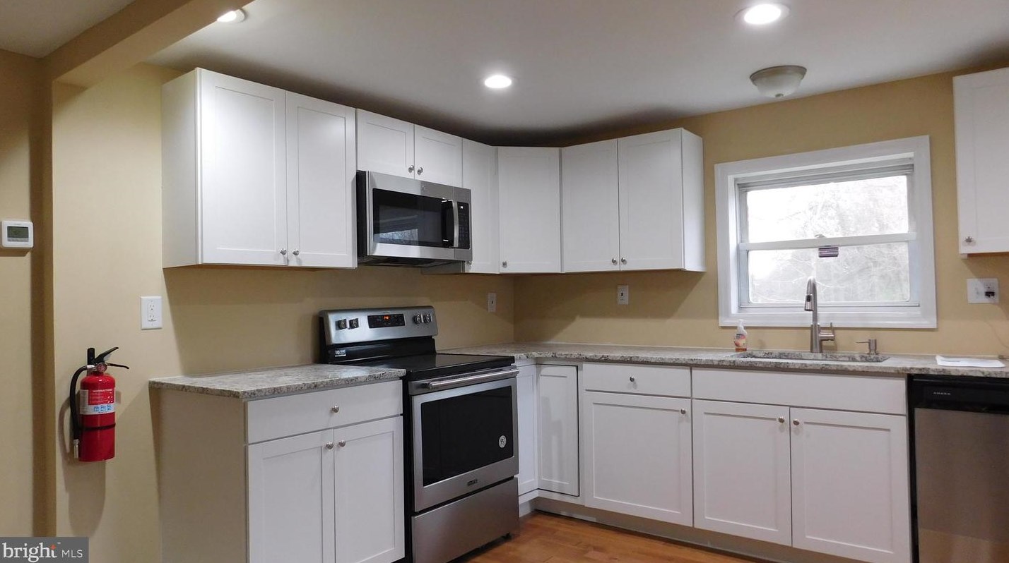 145 Stanger Ave, Aura NJ  08028-3402 exterior