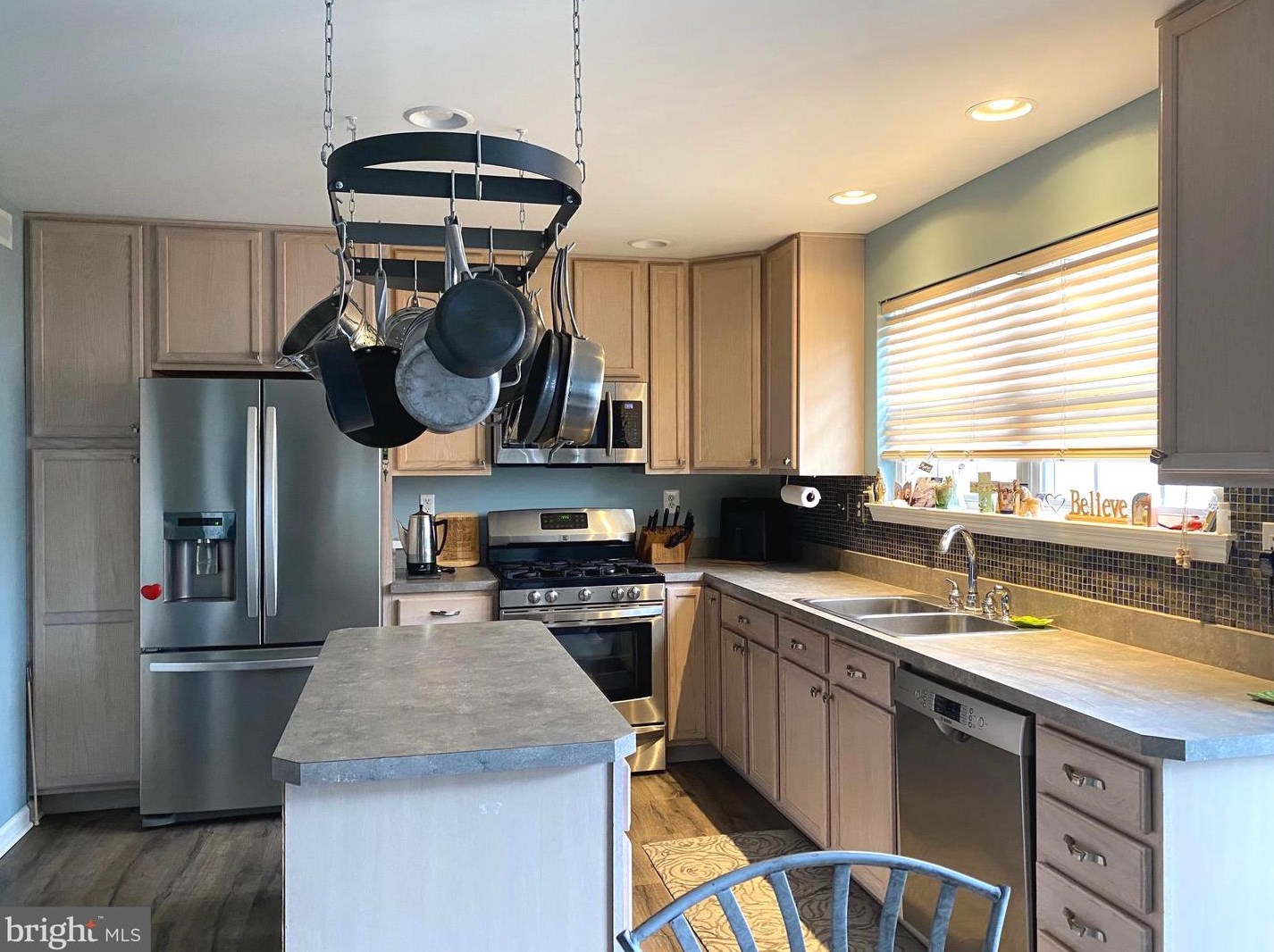 751 Elmhurst Pl, Aura NJ  08028-3013 exterior