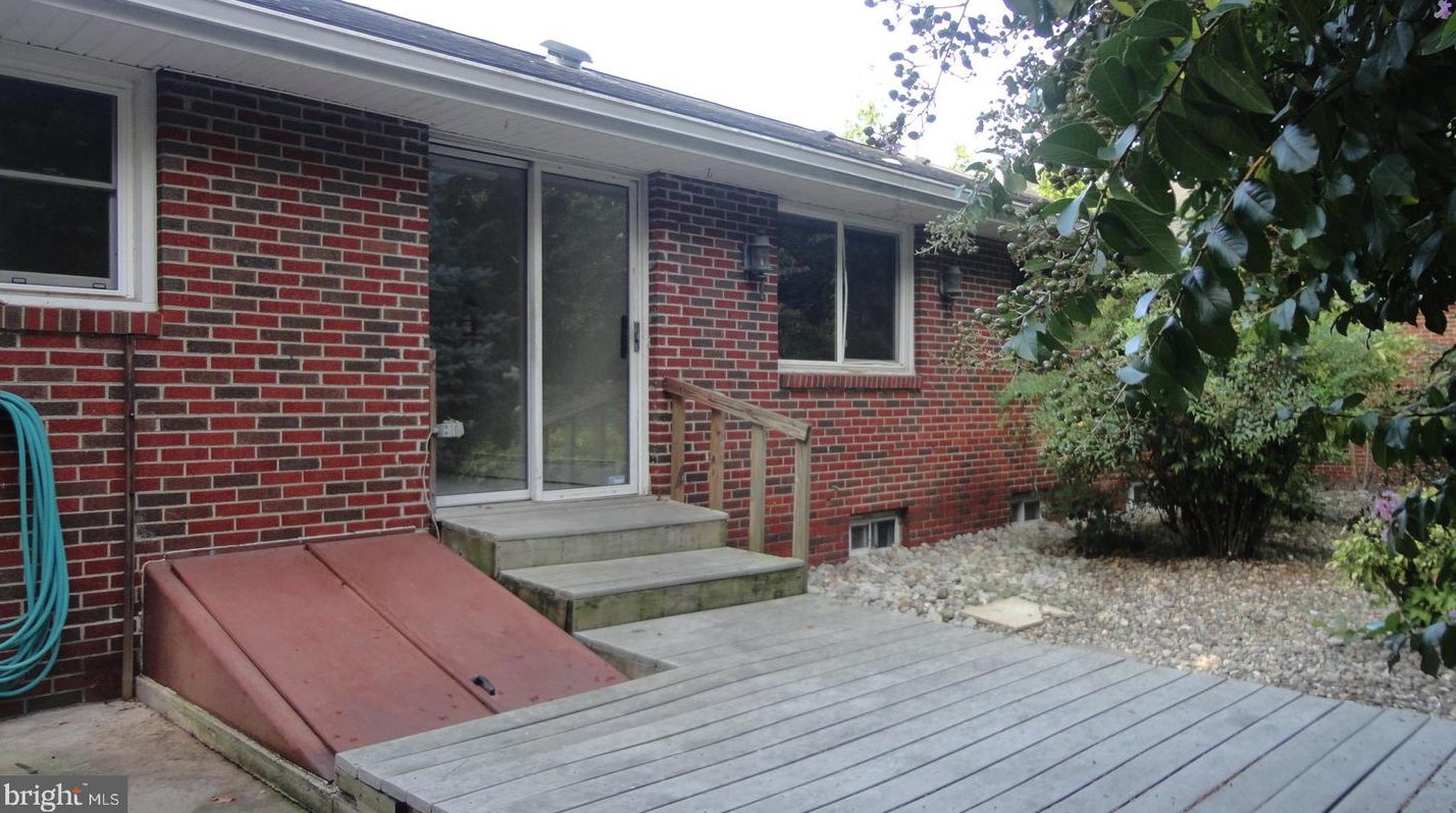 309 High St, Aura NJ  08028-2205 exterior