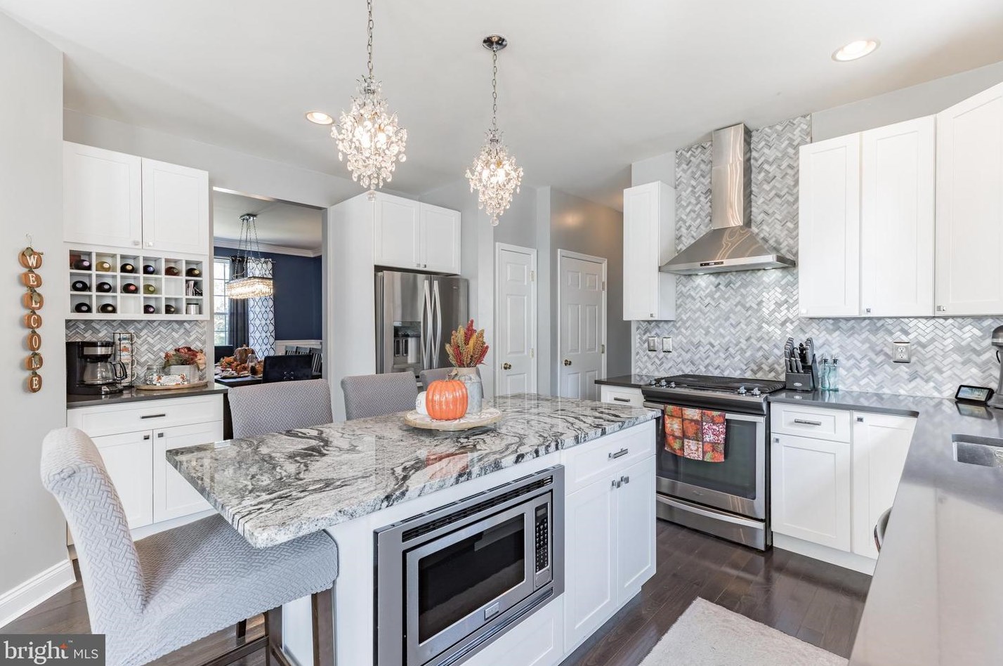 37 Ealey Ct, Aura NJ 08028-3016 exterior