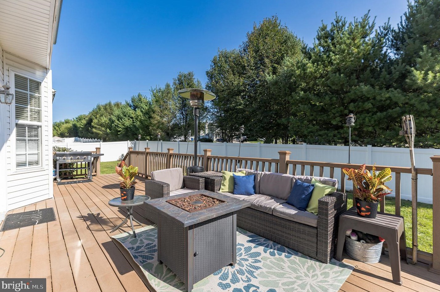 37 Ealey Ct, Aura NJ 08028-3016 exterior