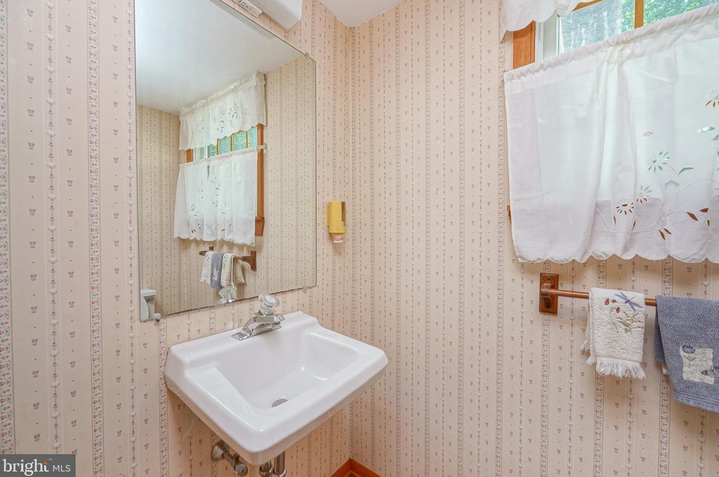 12 Hardwood Ct, Aura NJ 08028-9635 exterior