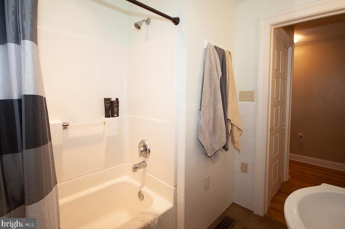 210 Girard Rd, Aura NJ  08028-2116 exterior