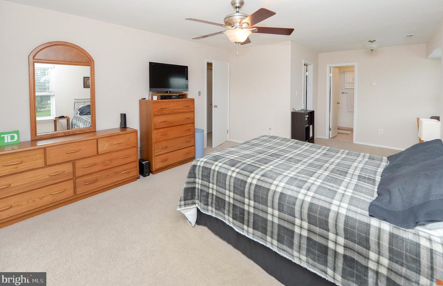 89 Yellowwood Ct, Aura NJ 08028-2812 exterior