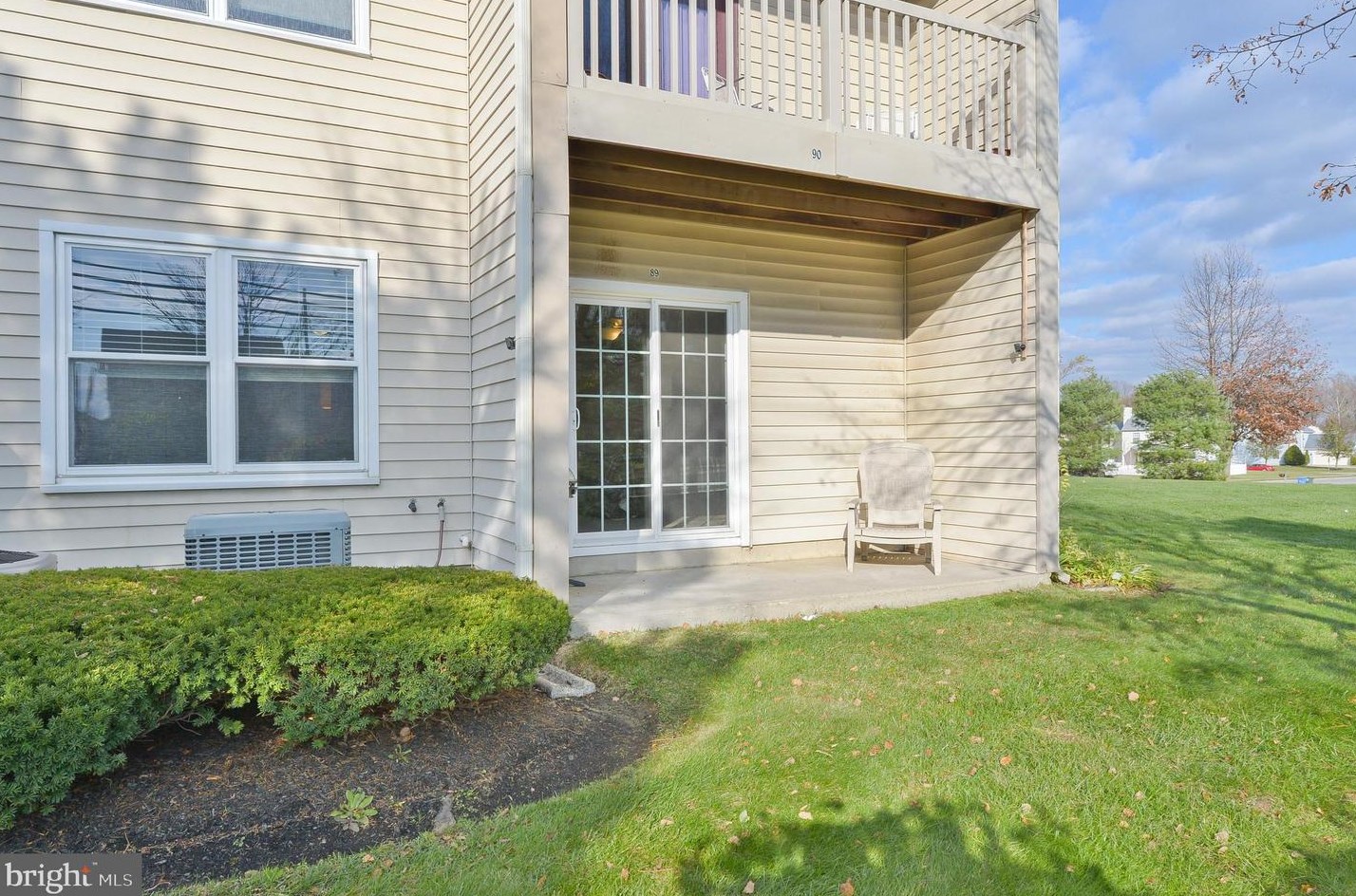 89 Yellowwood Ct, Aura NJ 08028-2812 exterior