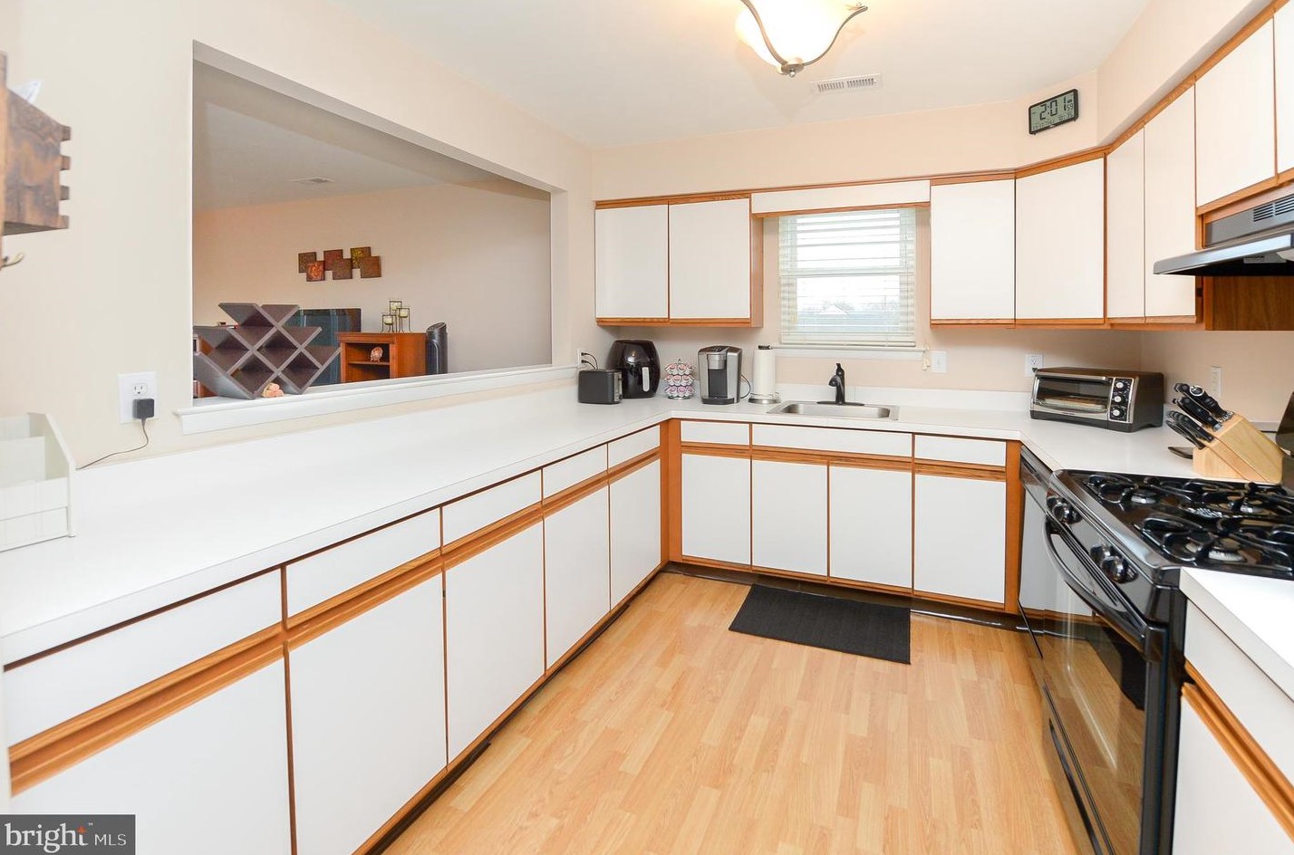 89 Yellowwood Ct, Aura NJ 08028-2812 exterior