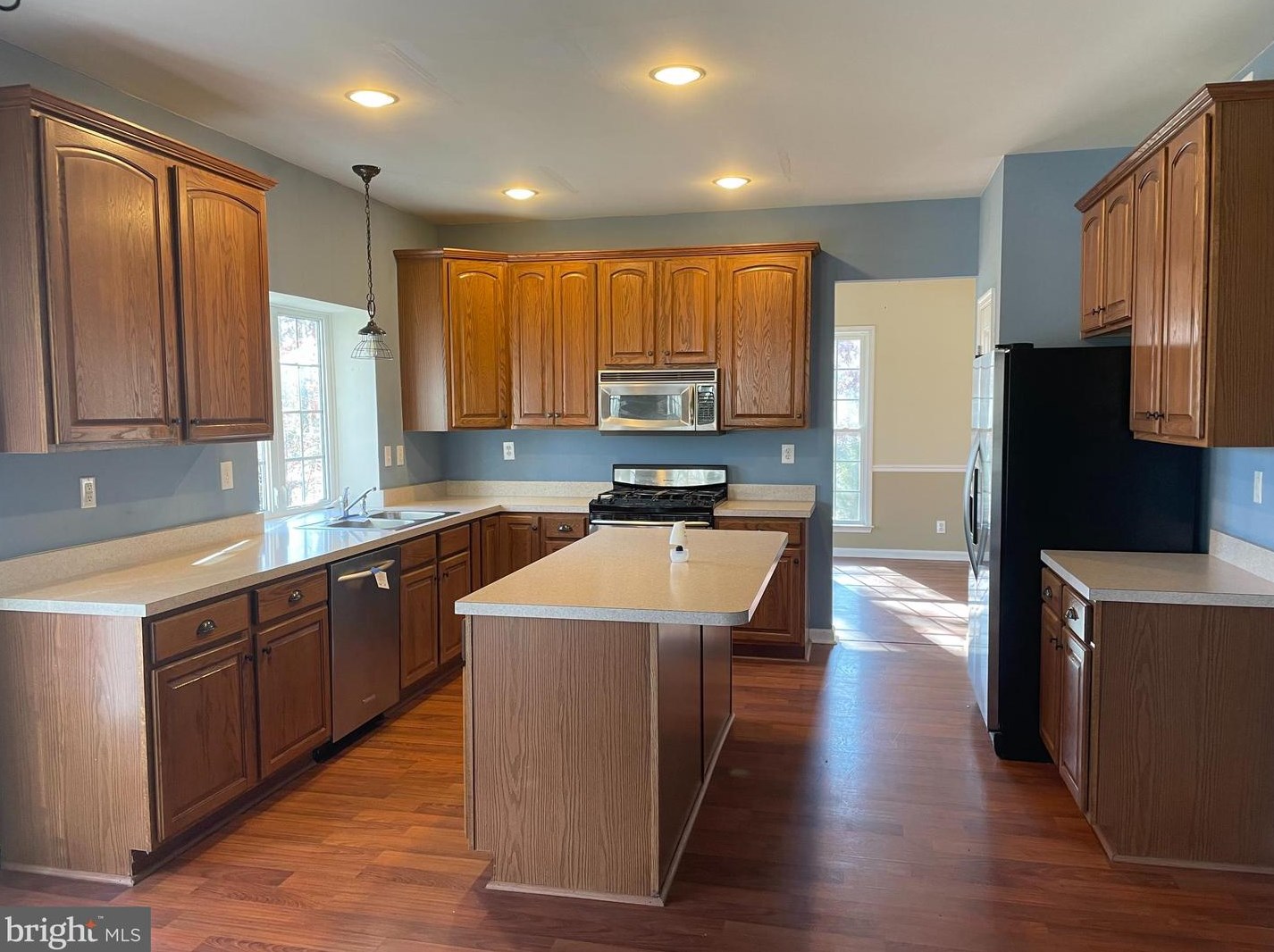 592 Forsythia Dr, Vineland NJ  08360-1801 exterior