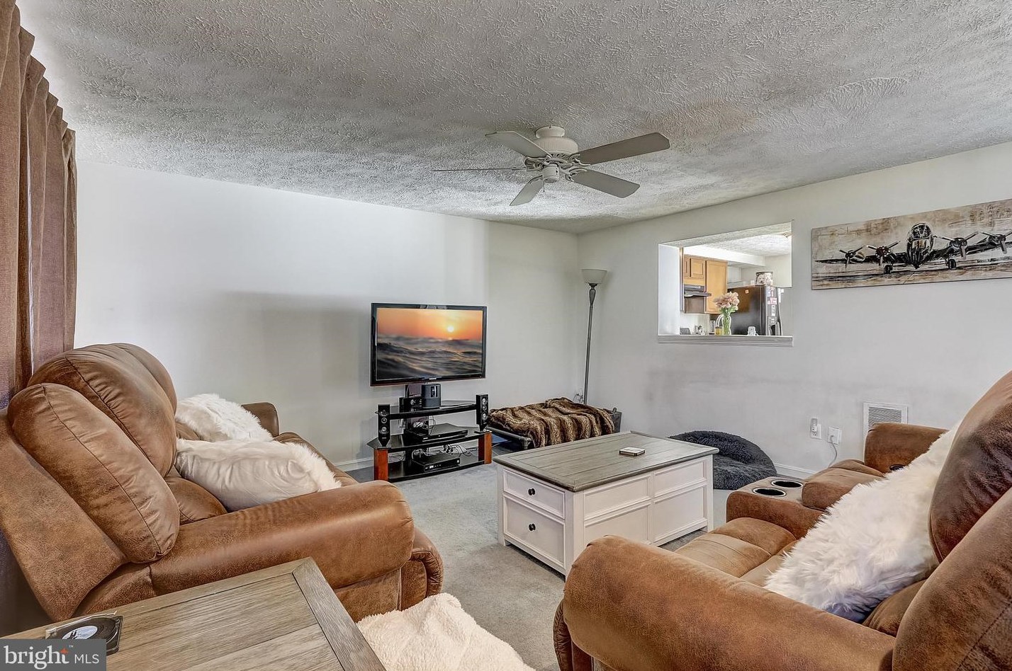 5 Devonshire Dr, Aura NJ  08028-2942 exterior