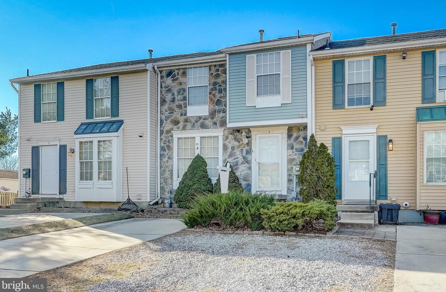 5 Devonshire Dr, Aura NJ  08028-2942 exterior