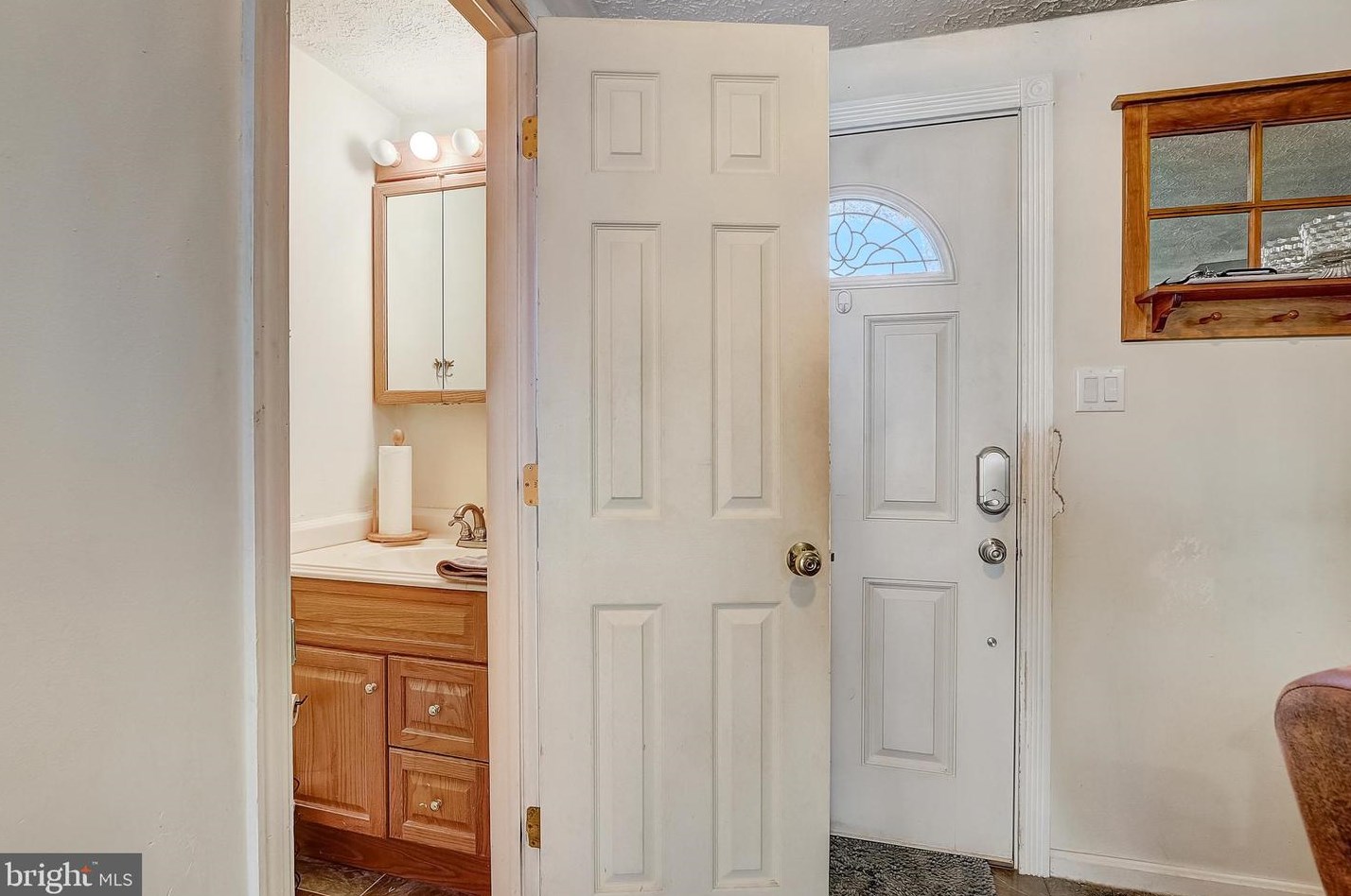 5 Devonshire Dr, Aura NJ  08028-2942 exterior