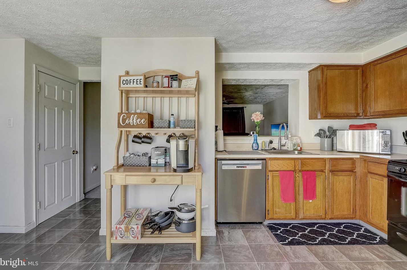 5 Devonshire Dr, Aura NJ  08028-2942 exterior