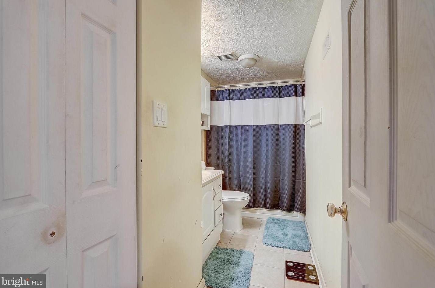 5 Devonshire Dr, Aura NJ  08028-2942 exterior